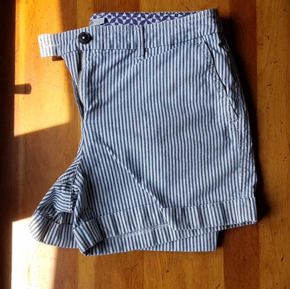 Boden 💙 Striped shorts